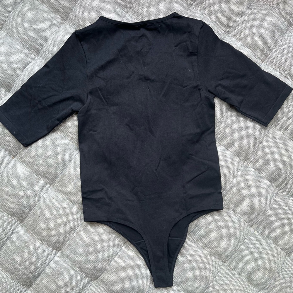***NWT**** Bundle Pack Bodysuits - Picture 9 of 12